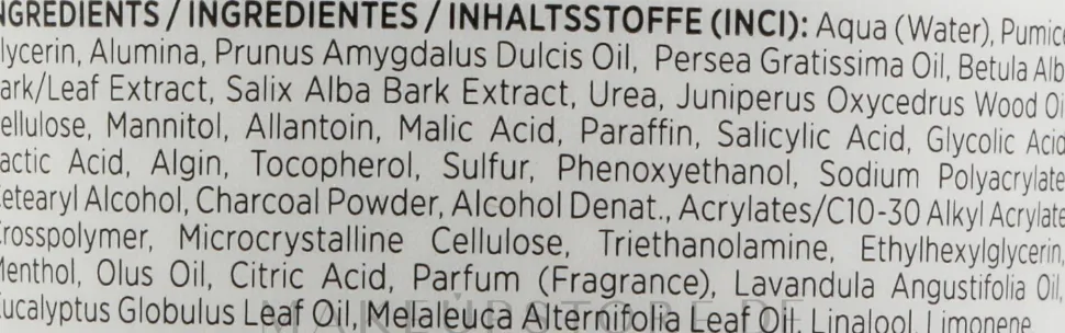Erfrischendes und weichmachendes Fußpeeling mit Aktivkohle, Salicyl- und Milchsäure