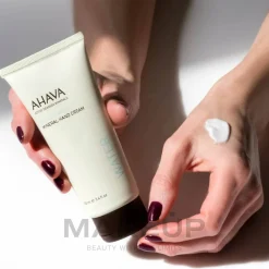 Handcreme mit Mineralien aus dem Toten Meer