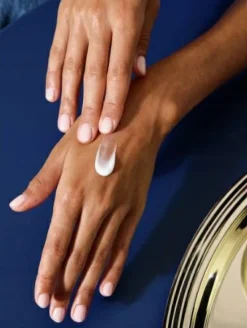 Intensive Handpflege mit Macadamianussöl für trockene Haut