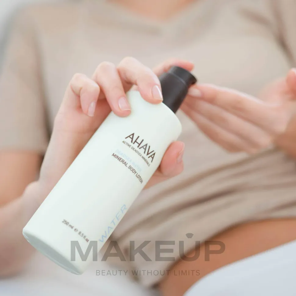 Körperlotion mit nährstoffreichem Wasser aus dem Toten Meer