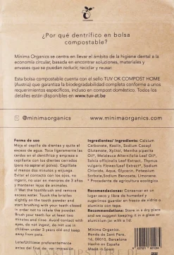 Natürliches Zahnpulver mit Minze in kompostierbarer Papiertüte