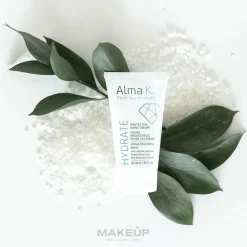 Schützende Handcreme mit Mineralien aus dem Toten Meer und Vitaminen