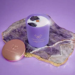 Sojakerze mit Amethyst und Lavendel